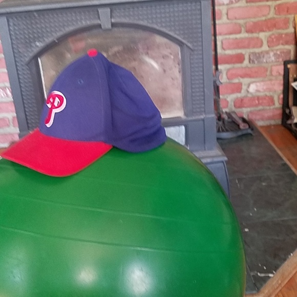 NEW ERA PHILLIES WINTER HAT - Picture 4 of 6